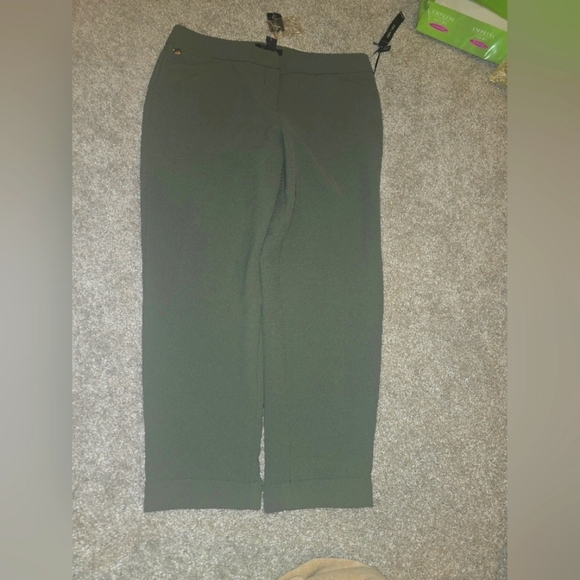 White House Black Market crop pants - Picture 1 of 7